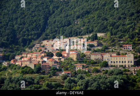 Le petit village d'Ota dans les montagnes de la Corse, l'Ota, Corse, France Banque D'Images