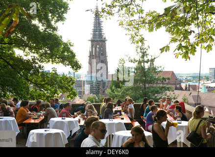 Vue depuis la colline du Schlossberg sur la cathédrale de Münster, Freiburg, Bade-Wurtemberg Banque D'Images