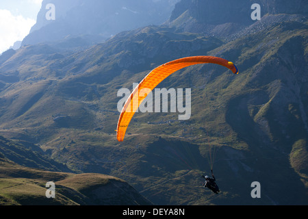 Vallée du Glandon deltaplane Rhone Alpes France Banque D'Images