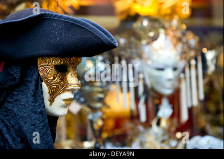 Boutique vendant des masques de carnaval, Venise, Italie, Europe Banque D'Images