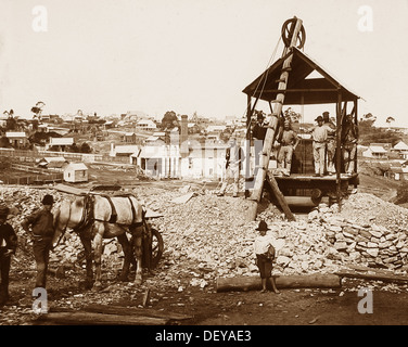 La prospection d'or dans le Queensland en Australie - un fouet - période victorienne Banque D'Images