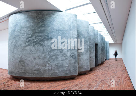 Londres, Royaume-Uni. 25 Septembre, 2013. Un visiteur entre dans la nouvelle Université de la Serpentine Gallery à Londres. Credit : Piero Cruciatti/Alamy Live News Banque D'Images