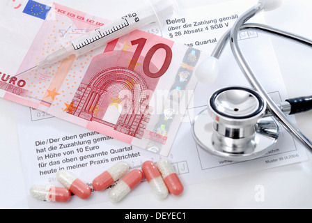 Stéthoscope et de dix dollars, image symbolique pour les frais de pratique Banque D'Images