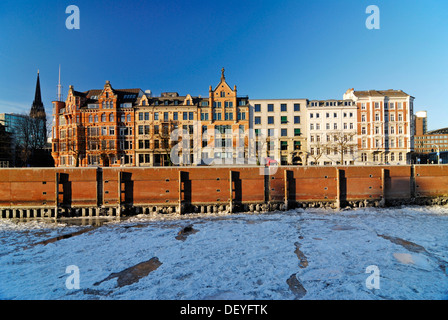 Les maisons historiques à l'Zollkanal Zippelhaus et Canal dans le siècle historique de Hambourg en hiver Banque D'Images