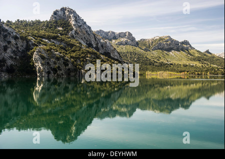 Lac de montagne, Embalse de Gorg Blau, Candie, Majorque, Îles Baléares, Espagne Banque D'Images