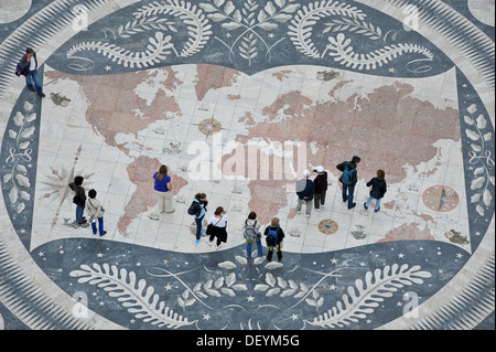 Mosaïque Windrose au pied du Padrão dos Descobrimentos ou Monument des Découvertes, à Belém, Lisbonne, Portugal Banque D'Images