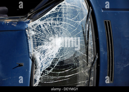 Accident de la circulation, pare-brise brisé Banque D'Images