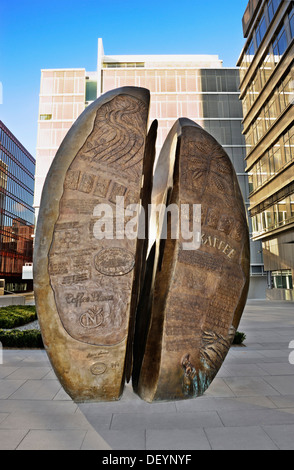 Sculpture d'un grand grain de café au Café International Plaza à HafenCity, Hambourg Banque D'Images