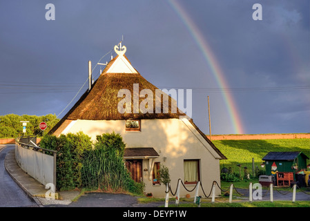 Des arcs-en-ciel et maison à pans de bois de Kirchwerder, 4 et zone marécageuse, Hambourg, Allemagne, Europe, Regenbogen und Fachwerkhaus in Kir Banque D'Images