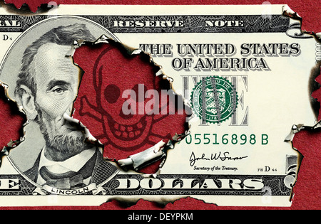 Brûlé de cinq dollars, image symbolique de la dette nationale des USA Banque D'Images