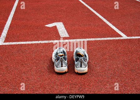 Des chaussures de course a la ligne de départ, lane 1 Banque D'Images