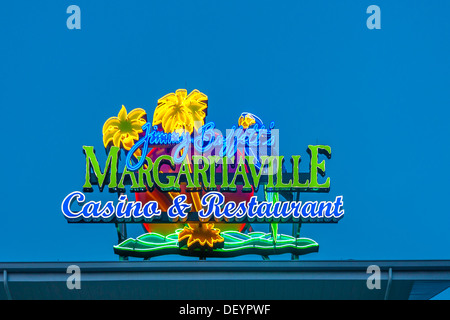 En néon sur le toit de Jimmy Buffett's Margaritaville Casino et le restaurant à Biloxi, MS Banque D'Images