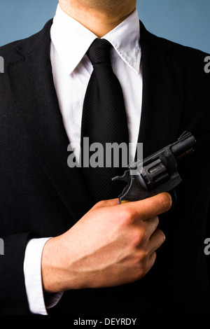 Business man holding a gun Banque D'Images