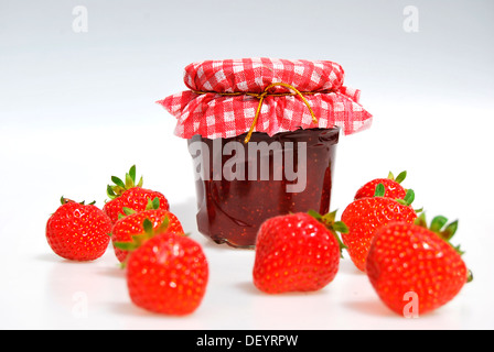 Confiture de fraises et fraises fait maison Banque D'Images