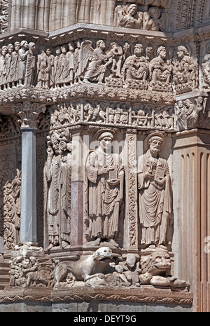 Cathédrale de St Trophime 12e siècle Arles Place de la République France Provence Bouches du Rhône Banque D'Images