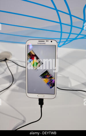 Beijing, Chine - 25 septembre, 2013, PT/EXPO COMM CHINA 2013, l'un des plus importants et influents de l'électronique et des TIC la science et technologie en Asie. Téléphone portable Sumsung Galaxy Note 2 Crédit : Momo leif/Alamy Live News Banque D'Images