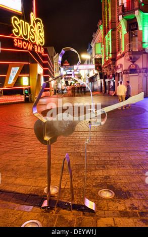 Grosse Freiheit cross street et place Beatles-Platz dans St Pauli, Hambourg Banque D'Images