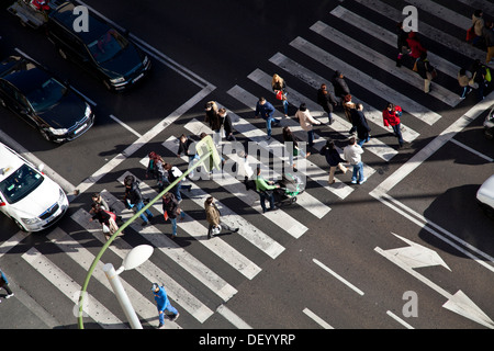 La rue Gran Via, une des avenues les plus célèbres de Madrid, Espagne, Europe Banque D'Images