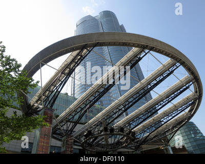 Les 238 mètres de haut, Roppongi Hills Mori Tower est photographié à Tokyo, Japon, 26 avril 2013. La tour abrite un centre commercial et de bureaux, ainsi que des restaurants et cafés et le Mori Art Museum. Photo : PETER JÄHNEL Banque D'Images