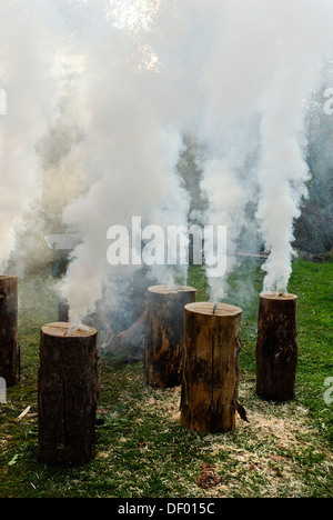 Gravure, fumeurs torches suédois, flaming torch Banque D'Images