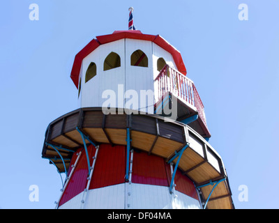 Helter Skelter en rouge et blanc contre le ciel bleu régate Dartmouth 2013 UK Banque D'Images