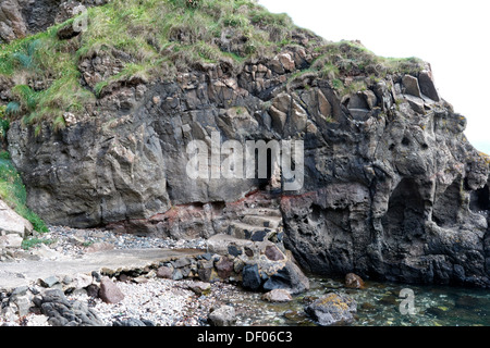 Entrée du chemin littoral falaise gobbins islandmagee Larne en Irlande du Nord Banque D'Images