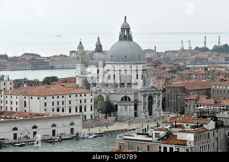 Basilique de St Marie de la santé, de la Basilique Santa Maria della Salute, début de la construction au 16ème siècle, le Grand Canal Banque D'Images