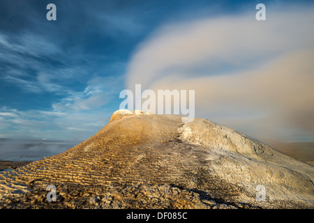 Oeskjuhoell Oeskurhólhver la vapeur chaude ou printemps, Hveravellir géothermique à haute température ou région, Highlands, Islande, Europe Banque D'Images