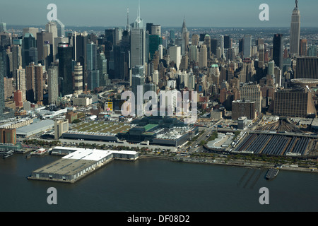 2013 HISTORIQUE AÉRIEN HUDSON YARDS MIDTOWN SKYLINE HUDSON RIVER MANHATTAN NEW YORK CITY USA Banque D'Images