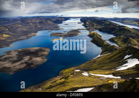 Vue aérienne du lac Langisjór, couverts de mousse, montagnes, hautes terres d'Islande, Islande, Europe Banque D'Images