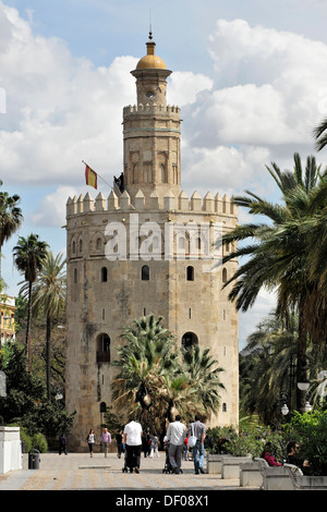 La Torre del Oro, Golden Tower, une fois partie d'un fort mauresque, Séville, Andalousie, Espagne, Europe Banque D'Images