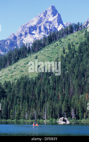 V266-1858Elk Wyoming, Grand Teton National Park, Jenny Lake avec canoe Banque D'Images