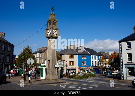 L'horloge à l'intersection de la rue Bridge mill street high street et shop street westport County Mayo république d'Irlande Banque D'Images