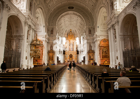 Intérieur de l'église jésuite catholique Saint Michel à Munich, Bavière, Allemagne Banque D'Images