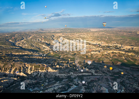 Voir d'accueil Hot Air Balloon Cappadoce en Turquie Centrale de première lumière du matin Banque D'Images