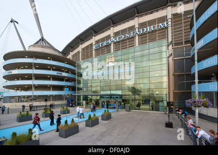 Une vue externe de l'Etihad Stadium, domicile du Manchester City Football Club (usage éditorial uniquement). Banque D'Images