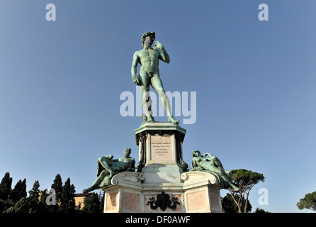 Statue de David, réplique en bronze, à la place Piazzale Michelangelo, Florence, Toscane, Italie, Europe Banque D'Images