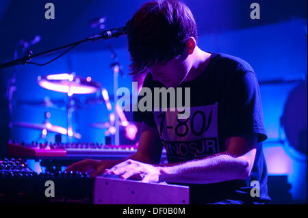 Londres, Royaume-Uni - 25 septembre 2013 : James Blake en prestation au O2 Shepherd's Bush Empire à Londres. James Blake (né en 1988) est un producteur de musique électronique anglais et l'auteur-compositeur de Londres. Credit : Piero Cruciatti/Alamy Live News Banque D'Images