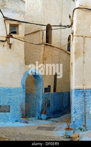 Une porte dans la Kasbah des Oudaias, la partie ancienne de Rabat, Maroc, Afrique Banque D'Images