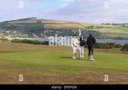 Femmes jouant au golf à Chanonry Point sur la Black Isle, UK Banque D'Images