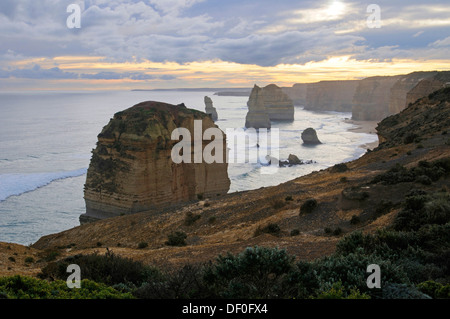 Douze Apôtres, Great Ocean Road, le parc national de Port Campbell, Victoria, Australie Banque D'Images