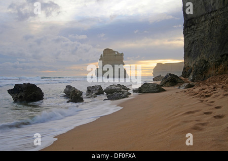 Douze Apôtres, Great Ocean Road, le parc national de Port Campbell, Victoria, Australie Banque D'Images