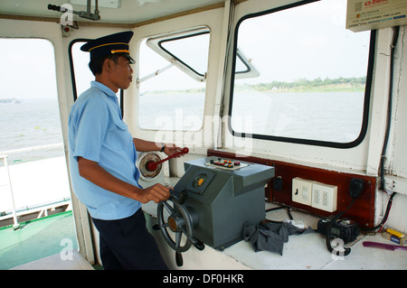 Volant de commande de passeur en cabine's Ferry, la structure horizontale Banque D'Images