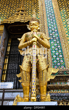 Géant mythique Guardian (Yak) à Wat Phra Kaew, Thaïlande. Banque D'Images