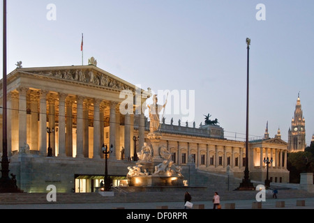 Österreich, Wien 1, das klassizistische Parlamentsgebäude an der Wiener Ringstrasse wude von Theophil von Hansen entworfen. Banque D'Images