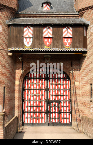 Entrée du château de Haar du 19ème siècle dans Haarzuilens. Les Pays-Bas Banque D'Images