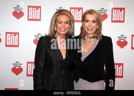 Renate Thyssen-Henne et sa fille Inaara Begum Aga Khan (l-r) au 'coeur' pour les enfants 2007 organisé à Berlin. Banque D'Images