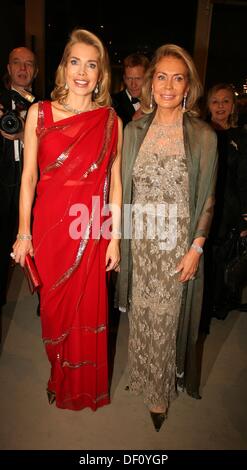 La Bégum Inaara Aga Khan et sa mère Renate Thyssen-Henne (l-r) à la lutte contre le sida 2004 gala à Berlin. Banque D'Images