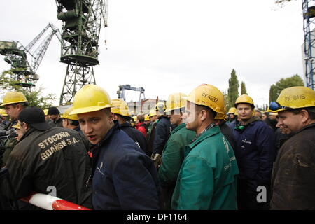 Gdansk, Pologne 26 Septembre 2013 Les travailleurs des chantiers navals de Gdansk Shipyard a commencé la grève. La demande d'arriérés de salaire des travailleurs. Chantier naval de Gdansk a des problèmes financiers. Employés de peut recevoir de rémunération en plusieurs fois. Credit : Michal Fludra/Alamy Live News Banque D'Images