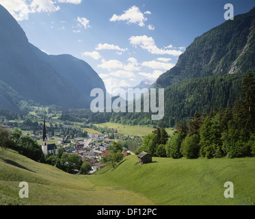 Autriche, Tyrol, Otztal-Otz valley, Vue du sud-est de ville de Quetz. Banque D'Images